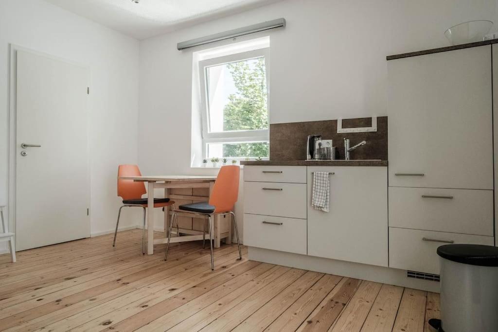 Kinderklinik, 600M Zum Bahnhof 2B Siegen Exteriör bild