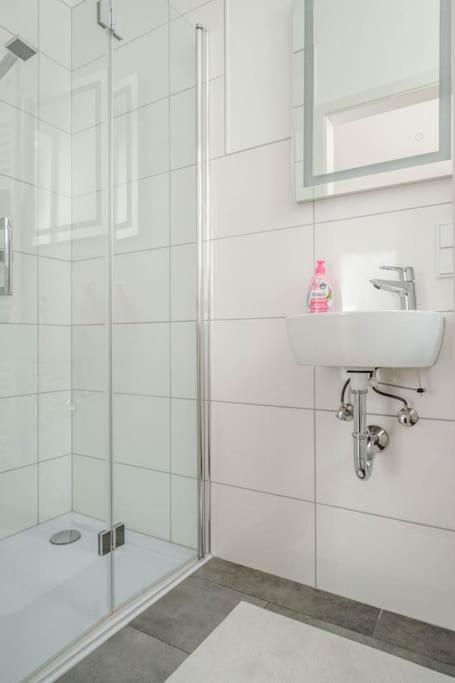 Kinderklinik, 600M Zum Bahnhof 2B Siegen Exteriör bild